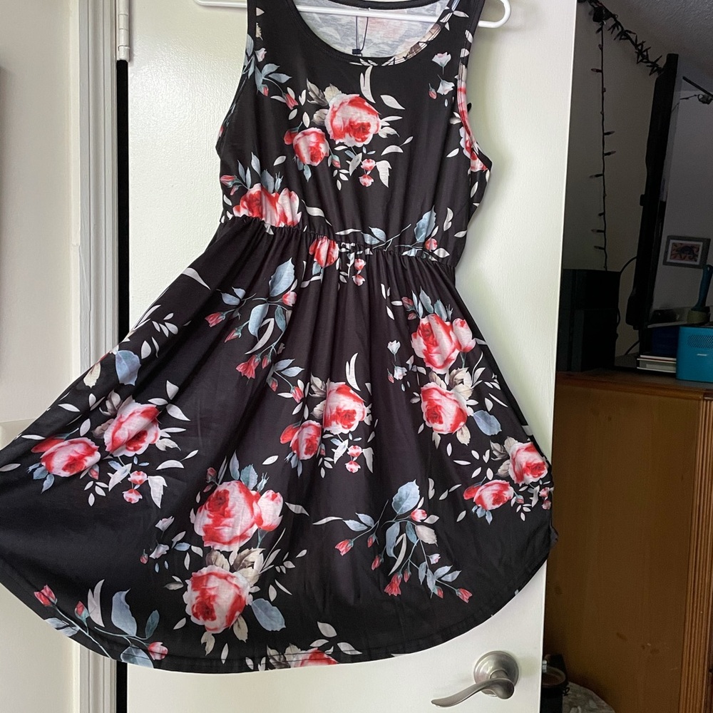 Dress - Picture 2 of 3
